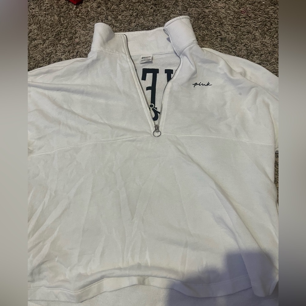 Crew neck (zip up) w little stain at the front